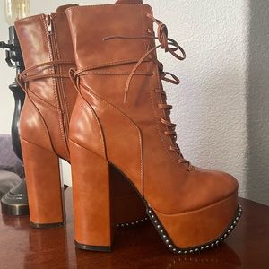 Chase and Chloe platform boots
